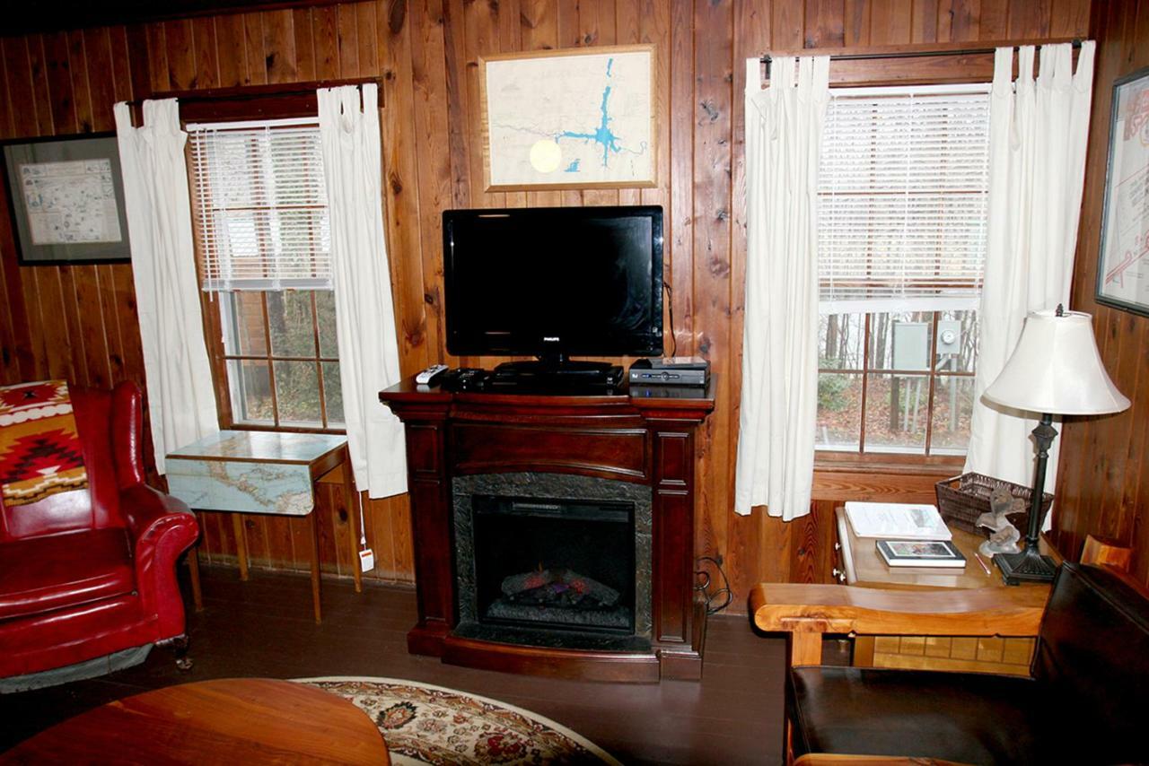 Villa Pine Gables Cabins à Lake Lure Extérieur photo